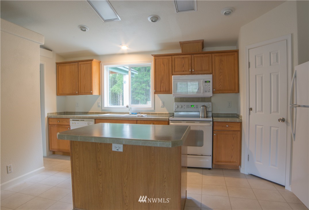 5501 Gahs Road South Roy, WA 98580 - Photo 5 of 18 Gallery Image 5
