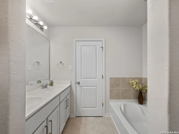 $2,300 | 22146 Pivot, San Antonio, TX 78261