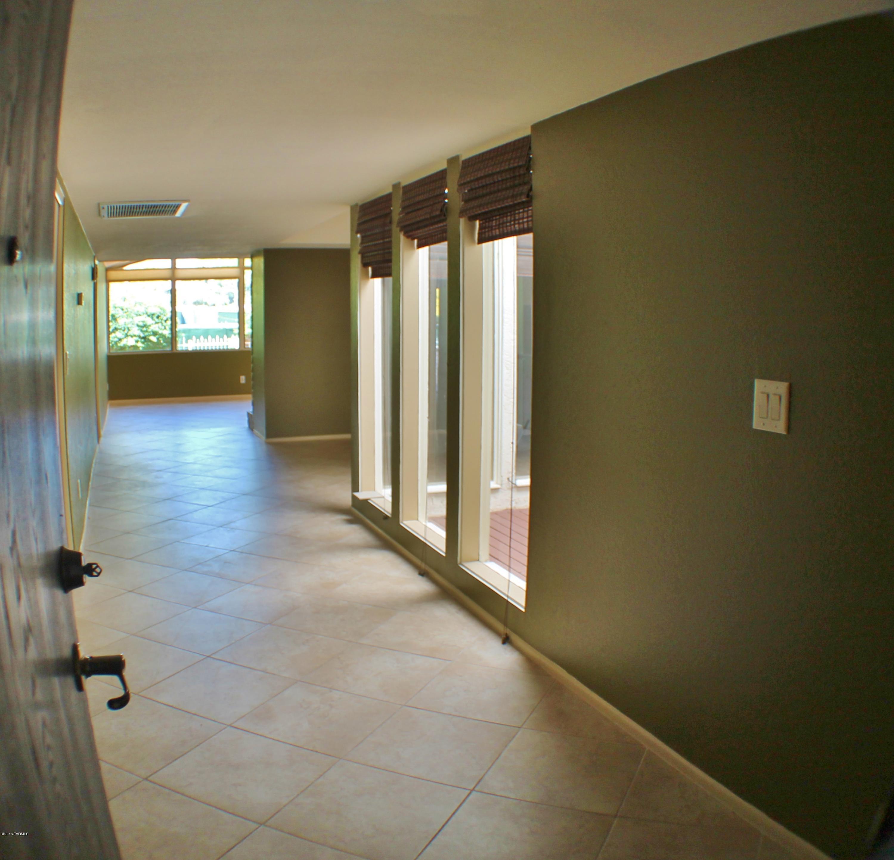 1301 North Vía Ronda Oeste Tucson, AZ 85715 - Photo 5 of 35