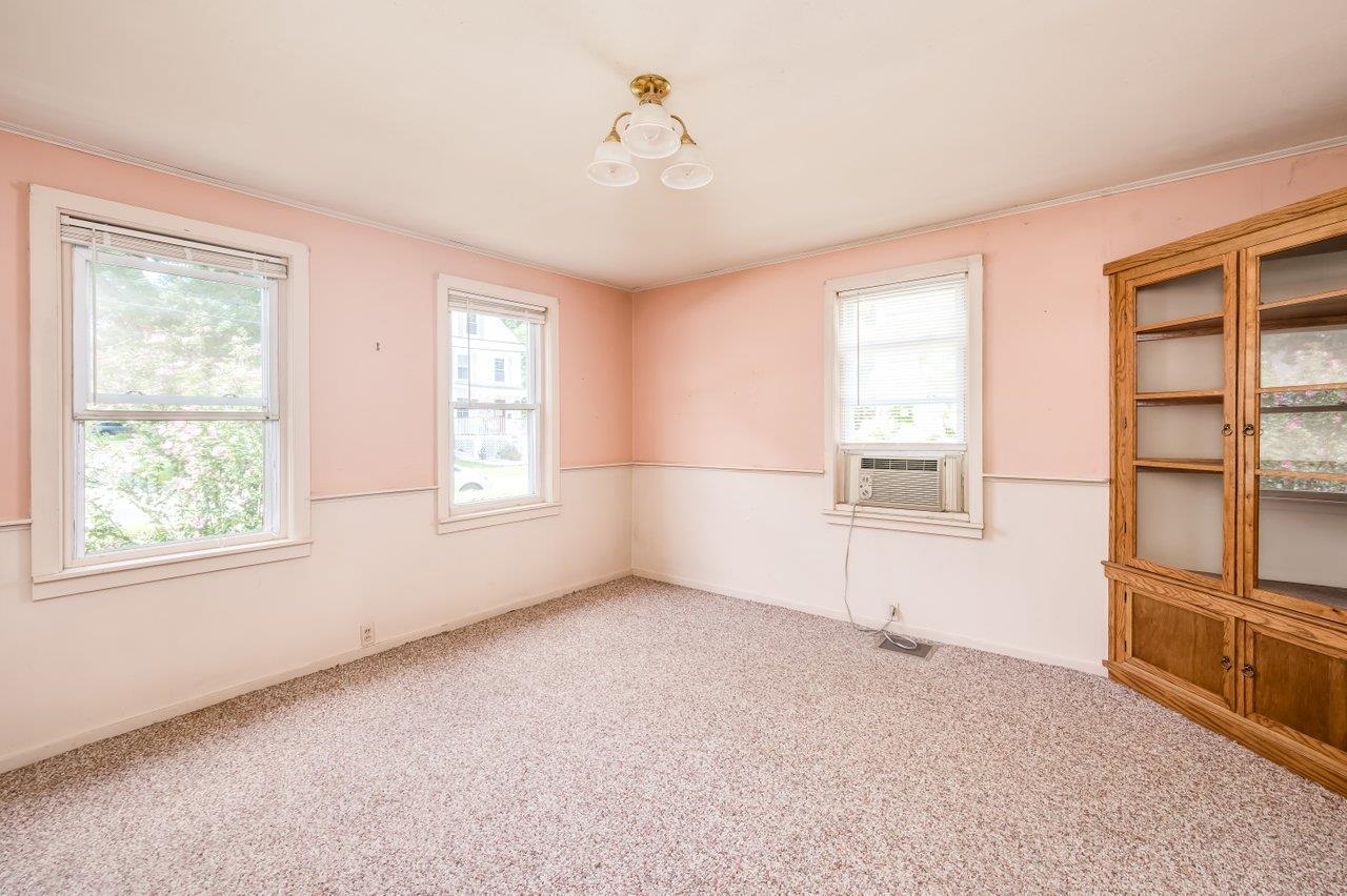 9 Oak Street Exeter, NH 03833 - Photo 10 of 35
