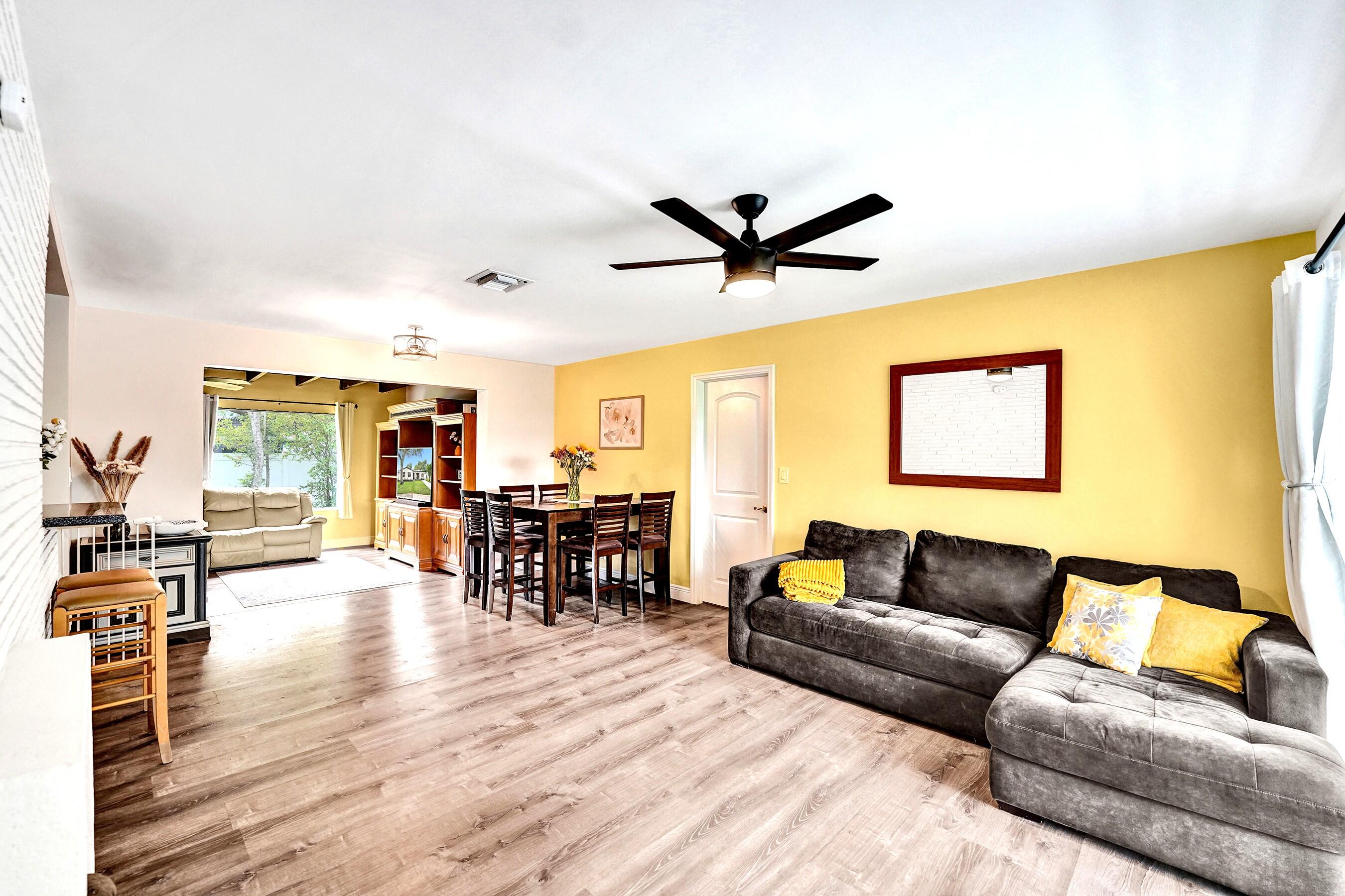 1341 North 30th Road Hollywood, FL 33021 - Photo 5 of 61 DSC08291