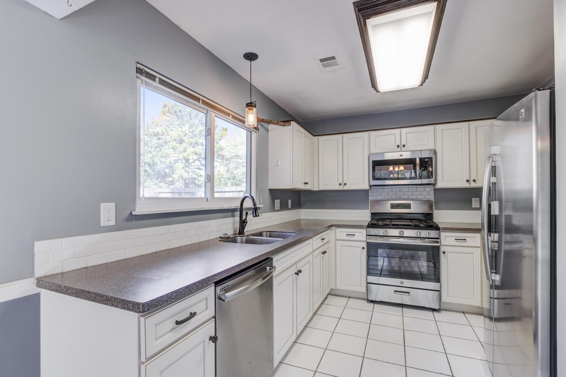 2721 Ashley Ferry Road Charleston, SC 29414 - Photo 14 of 35 2721 Ashley Ferry Rd, Charleston SC (14)