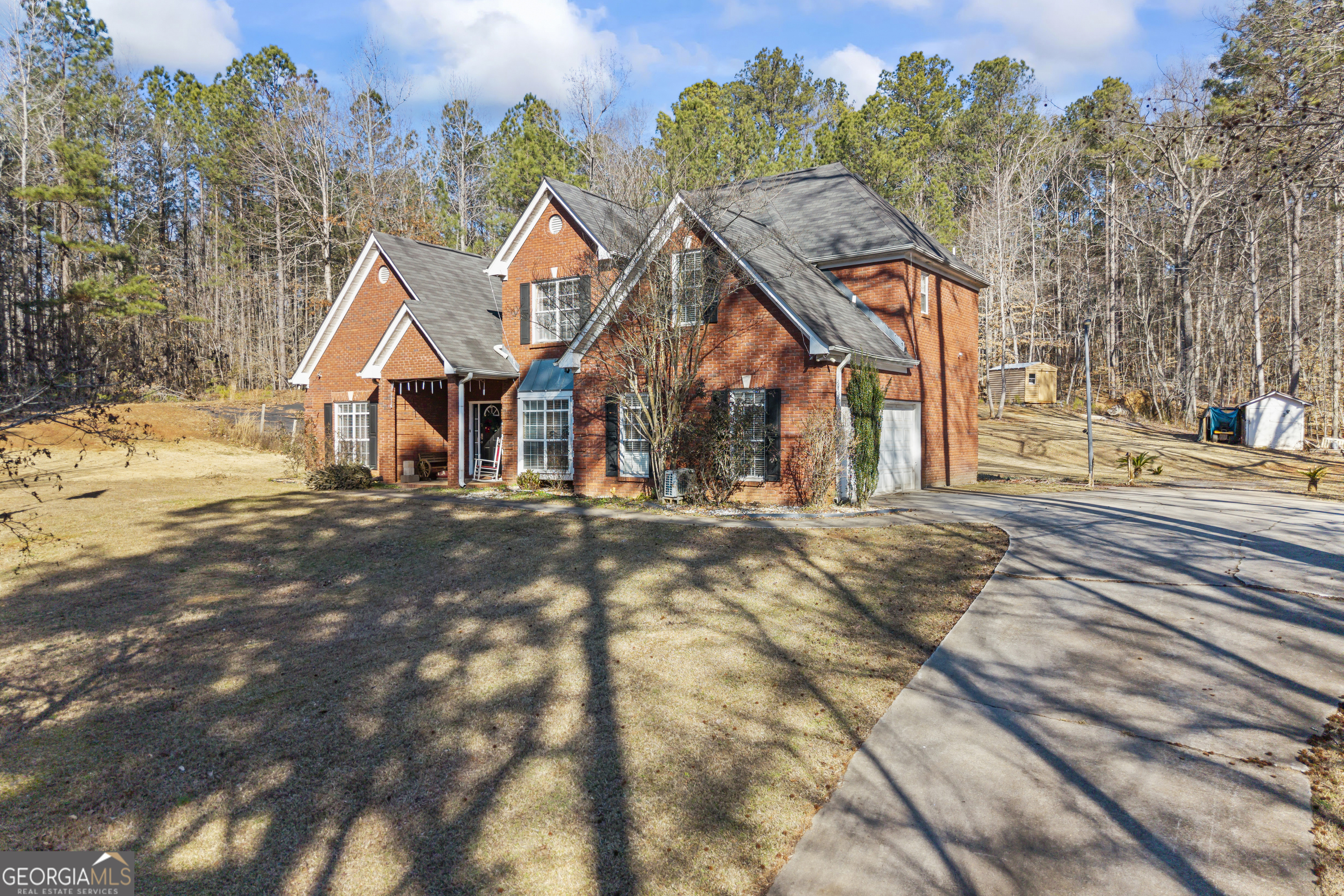 2498 Highway 212 Covington, GA 30016 - Photo 56 of 74 a view of a town with large trees