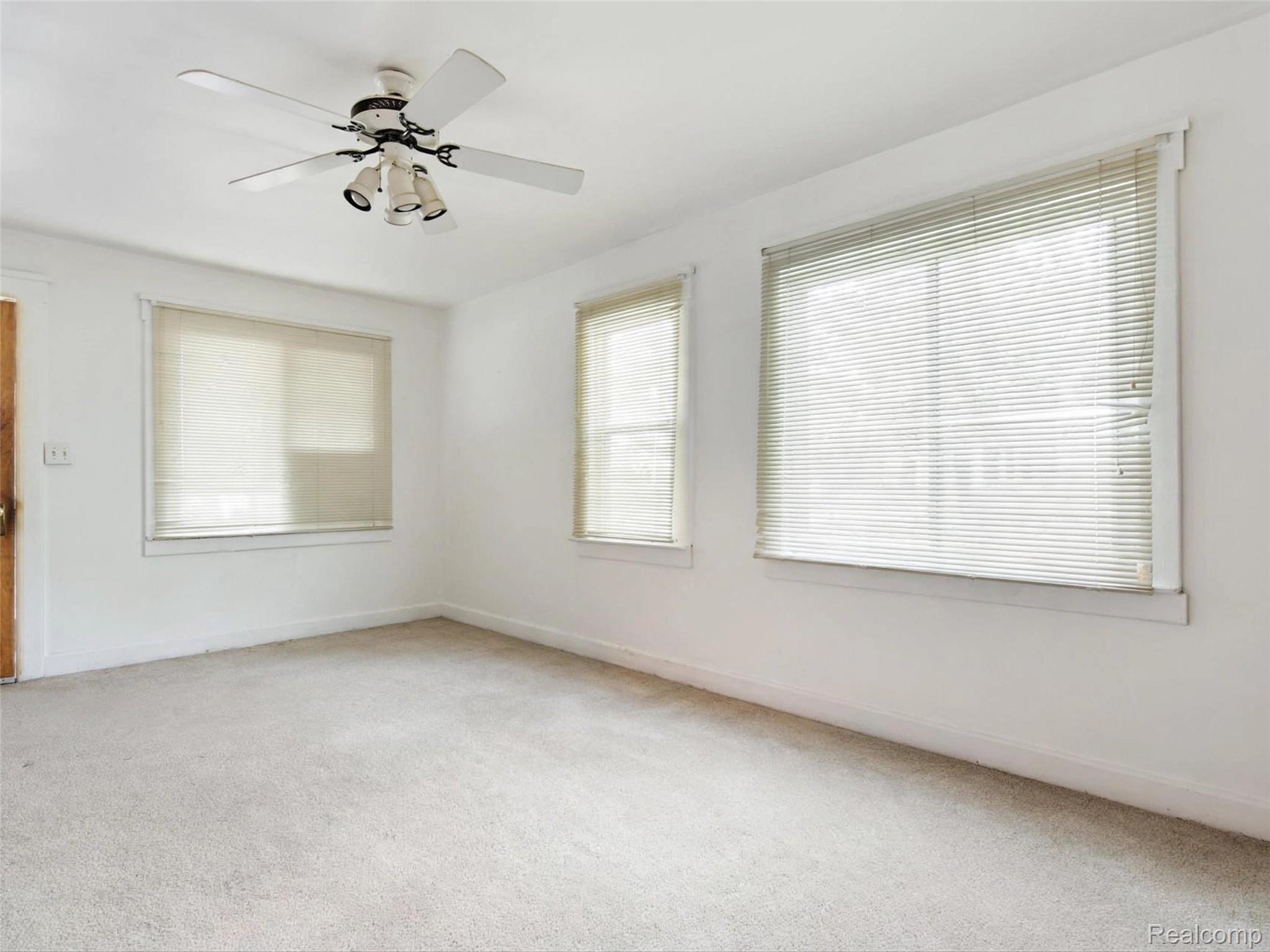 305 Renshaw Avenue Clawson, MI 48017 - Photo 10 of 37 05-empty_living_room.jpg