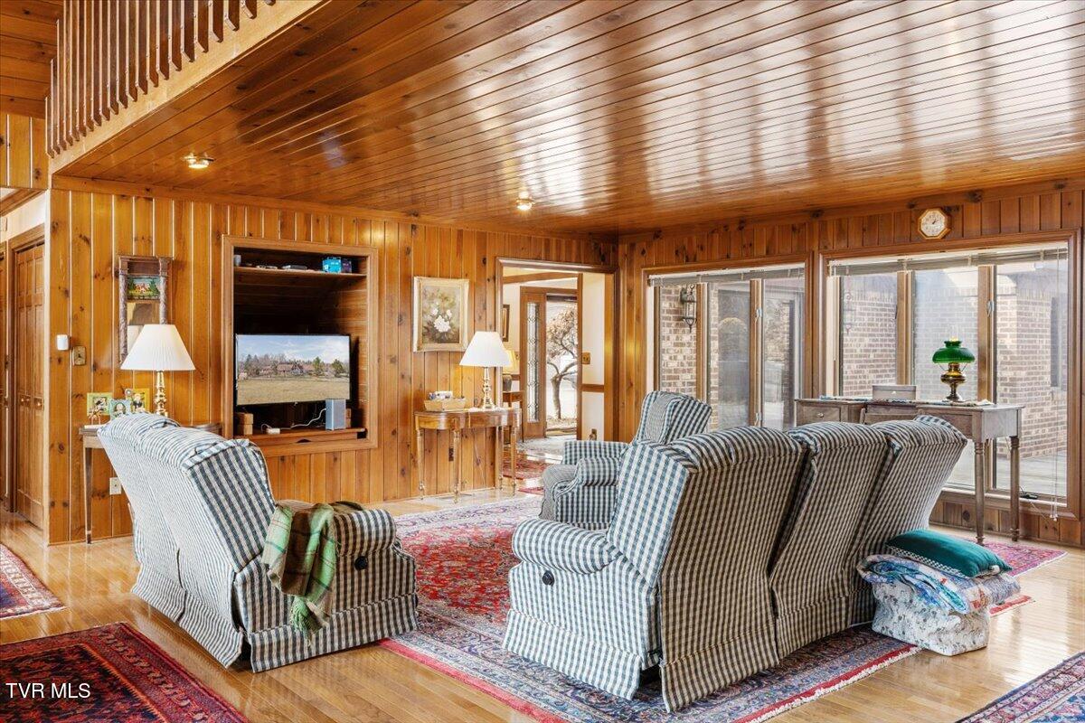 1555 Old Shiloh Road Greeneville, TN 37745 - Photo 33 of 102 Interior 24