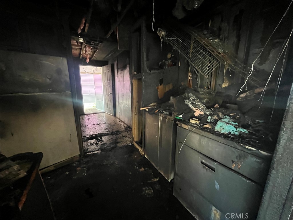 950 California Street, Unit 40 Calimesa, CA 92320 - Photo 4 of 9 a close view of water heater room