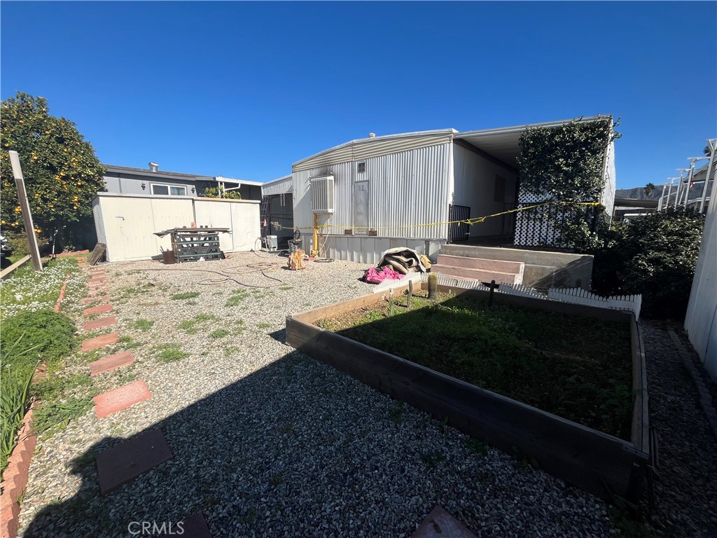 950 California Street, Unit 40 Calimesa, CA 92320 - Photo 9 of 9 a view of a back yard of the house
