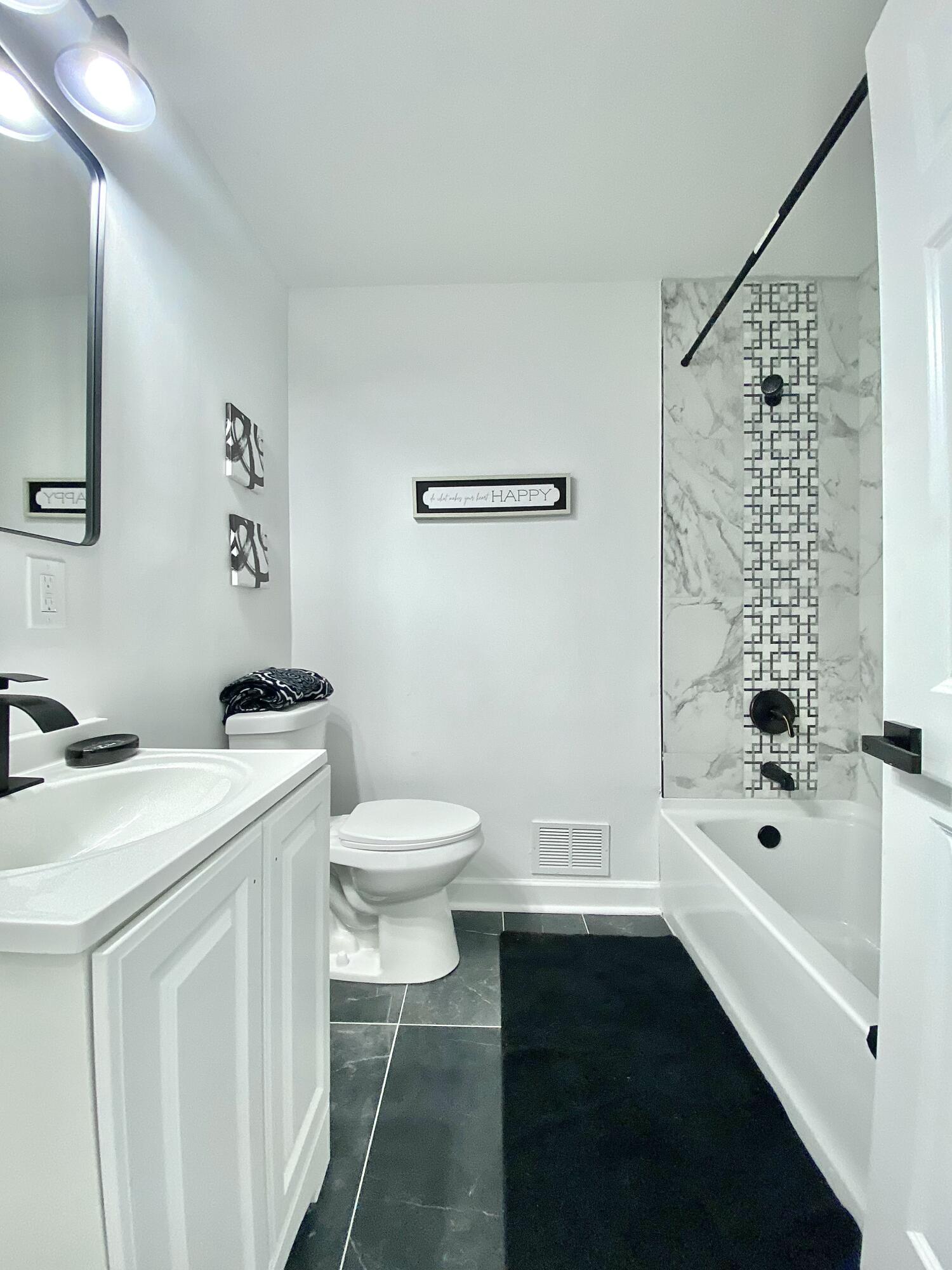 5735 North 79th Street Milwaukee, WI 53218 - Photo 19 of 28 Bathroom