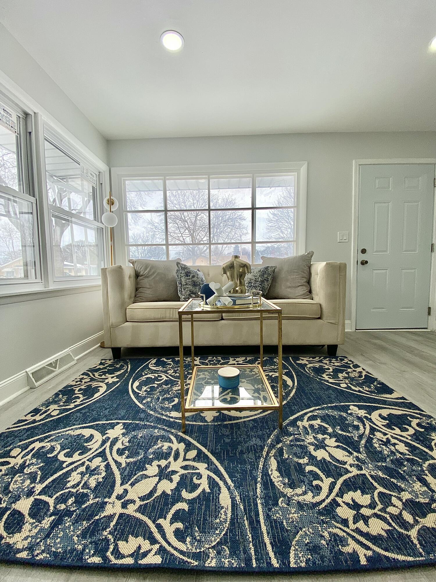 5735 North 79th Street Milwaukee, WI 53218 - Photo 3 of 28 Living Room