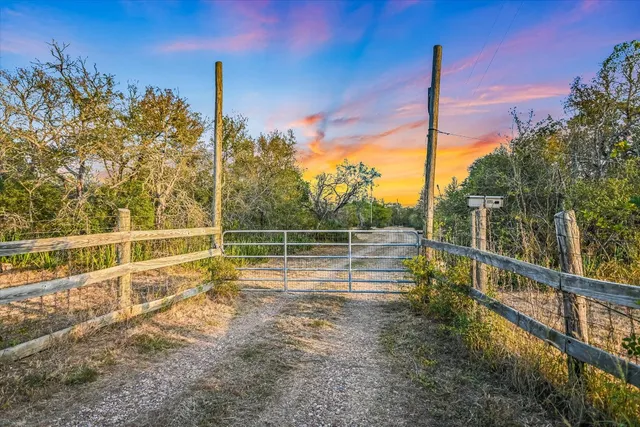 $660,000 | 189 Shady Oaks Loop, Cedar Creek, TX 78612