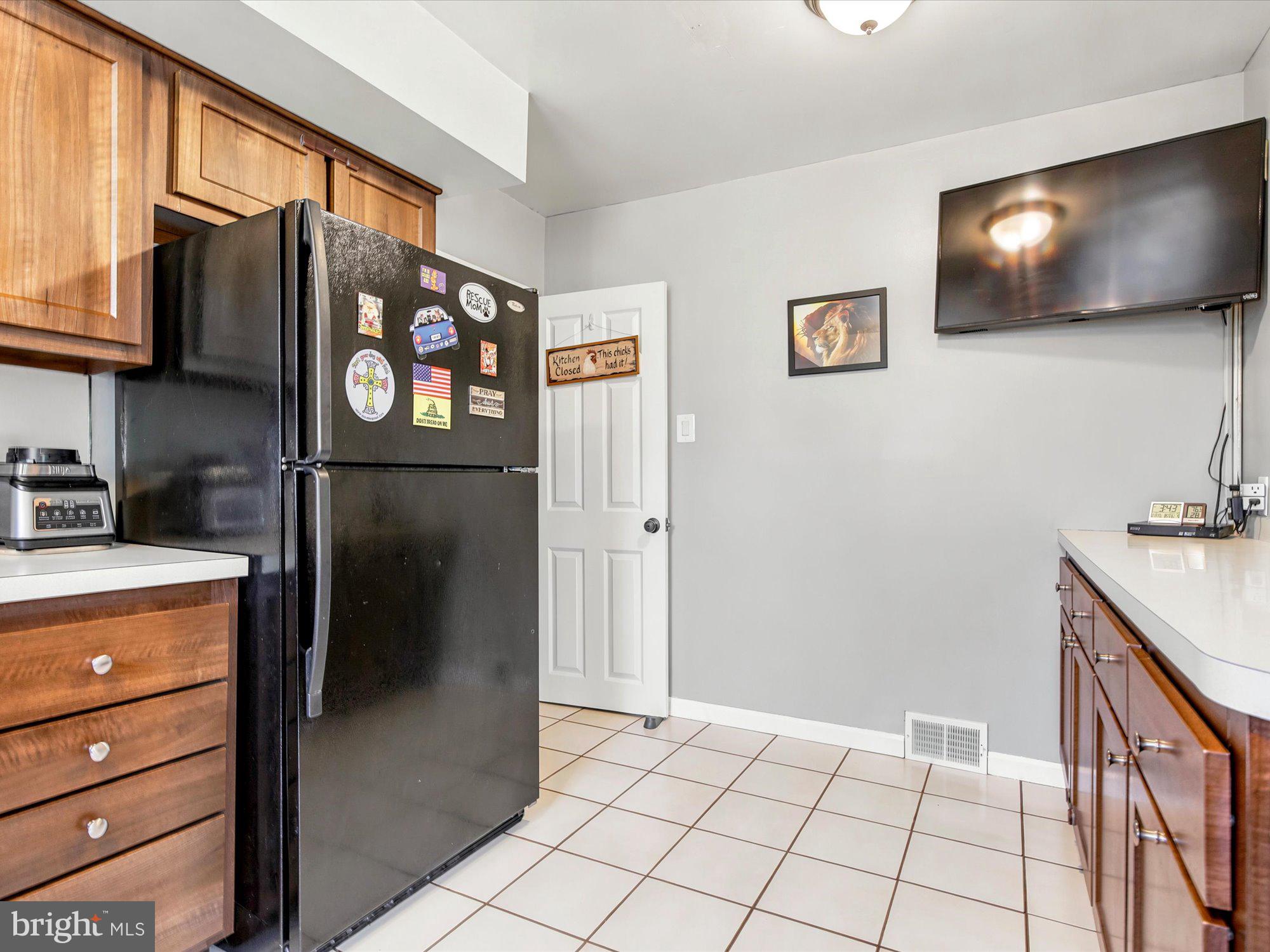 361 Valley Road Warminster, PA 18974 - Photo 9 of 26