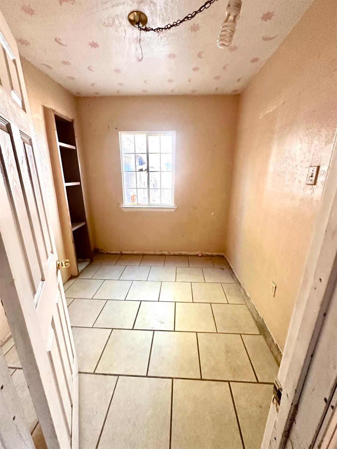1924 Kenneth Street Modesto, CA 95351 - Photo 11 of 34