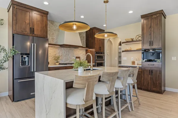 $1,099,900 | 6833 Sunrise Point, Horace, ND 58047