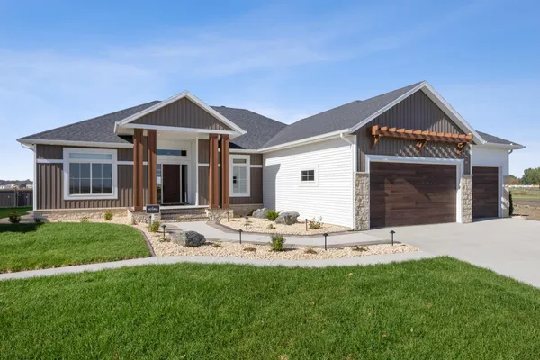 $1,099,900 | 6833 Sunrise Point, Horace, ND 58047
