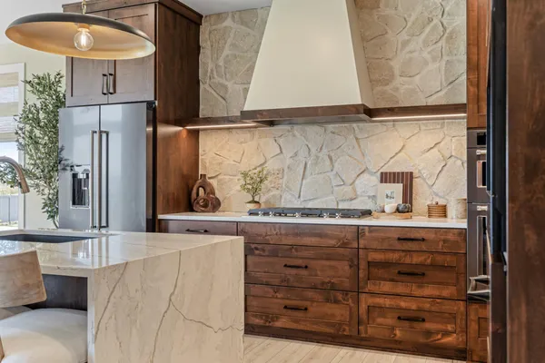 $1,099,900 | 6833 Sunrise Point, Horace, ND 58047