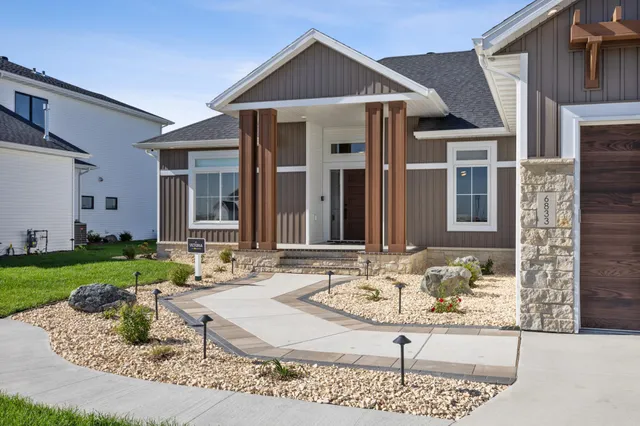 $1,099,900 | 6833 Sunrise Point, Horace, ND 58047