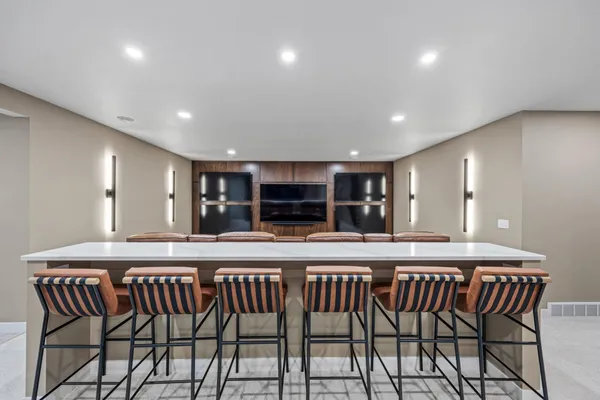 $1,099,900 | 6833 Sunrise Point, Horace, ND 58047