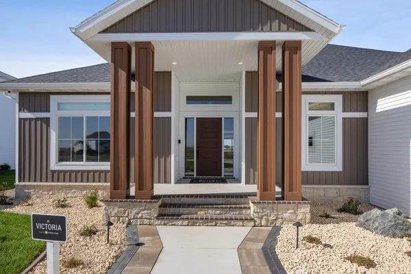 $1,099,900 | 6833 Sunrise Point, Horace, ND 58047