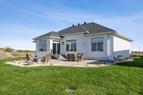 $1,099,900 | 6833 Sunrise Point, Horace, ND 58047