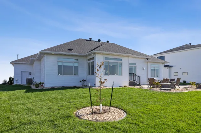 $1,099,900 | 6833 Sunrise Point, Horace, ND 58047