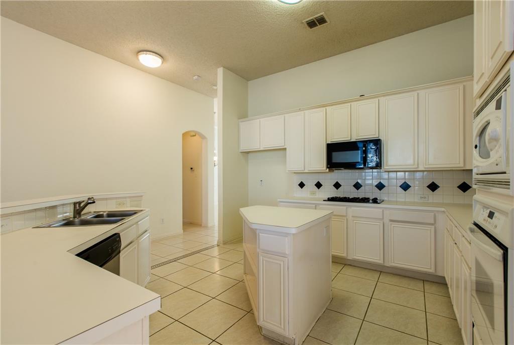 8216 Spring Valley Lane Plano, TX 75025 - Photo 6 of 27