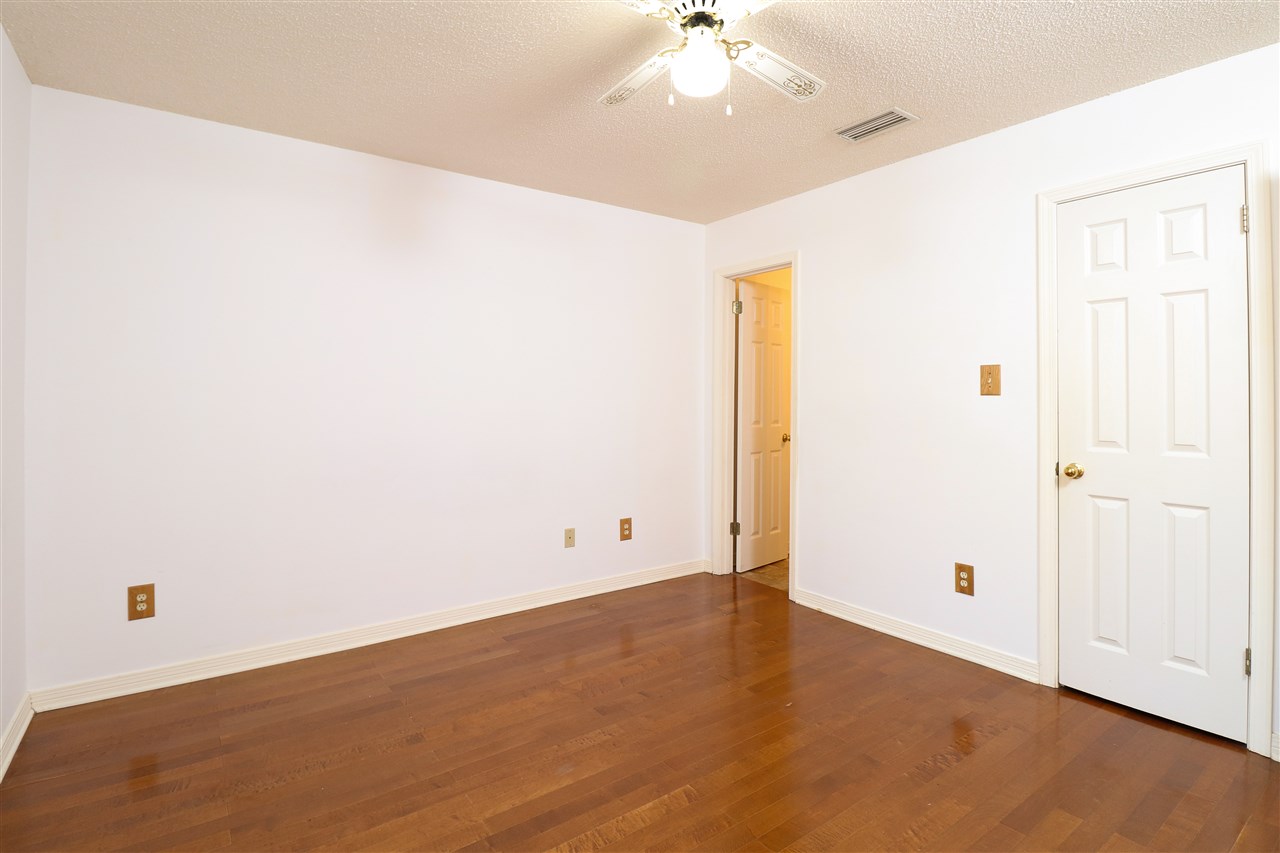 253 Maple Circle Daphne, AL 36526 - Photo 7 of 15 Master Bedroom