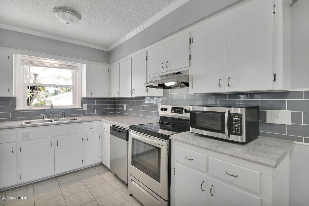 1401 Middle Sound Loop Road Wilmington, NC 28411 - Photo 14 of 42 1401MiddleSoundLoopRoad-16
