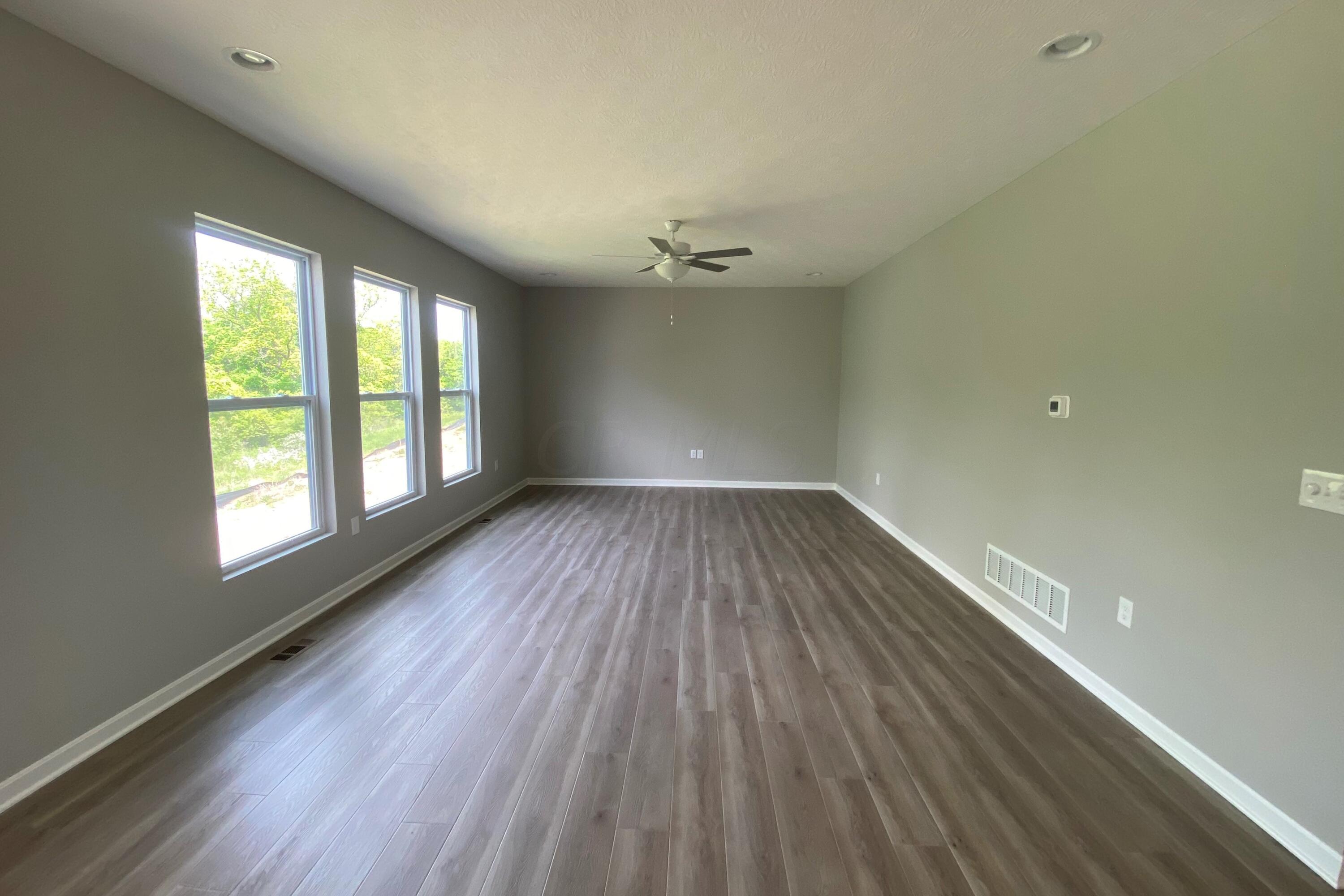 8074 Marilyn Road Reynoldsburg, OH 43068 - Photo 14 of 39 Living Room