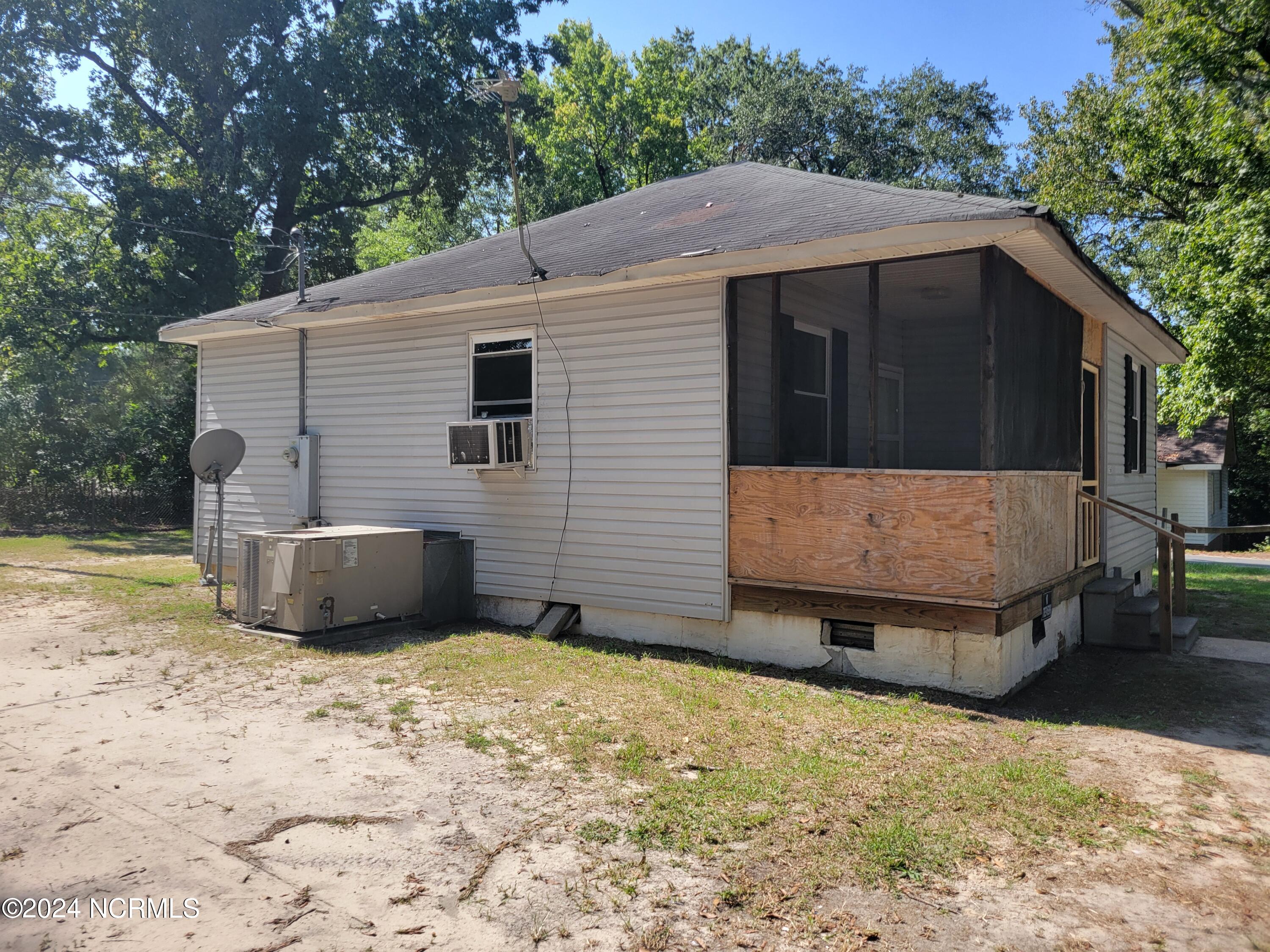 156 Third Avenue Rockingham, NC 28379 - Photo 3 of 14 20240910_145748