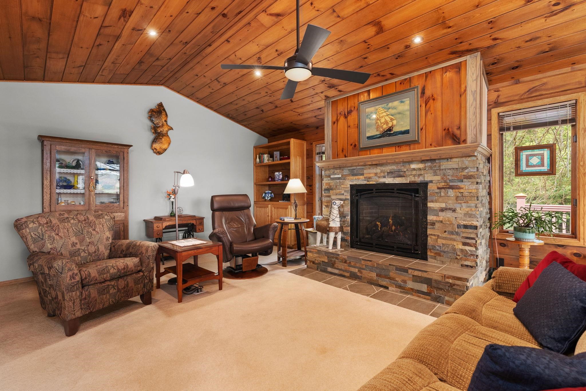 6460 Cooke Road Mazomanie, WI 53560 - Photo 12 of 43