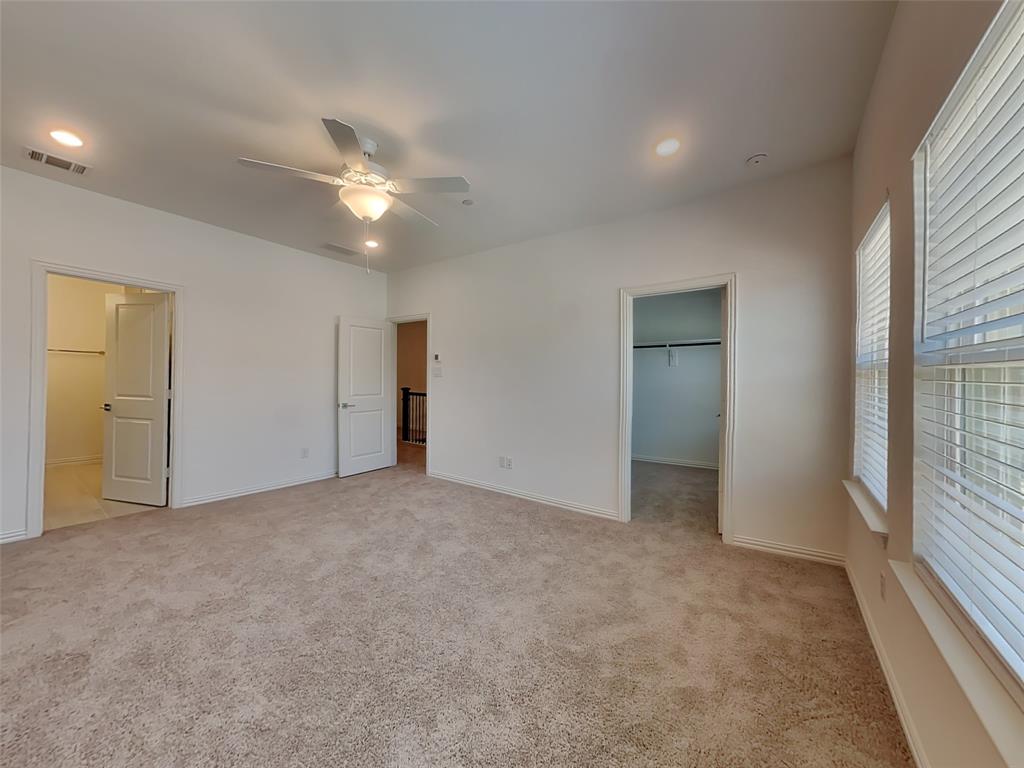 1069 Keene Rdg Drive Allen, TX 75013 - Photo 6 of 10 an empty room with closet and a ceiling fan