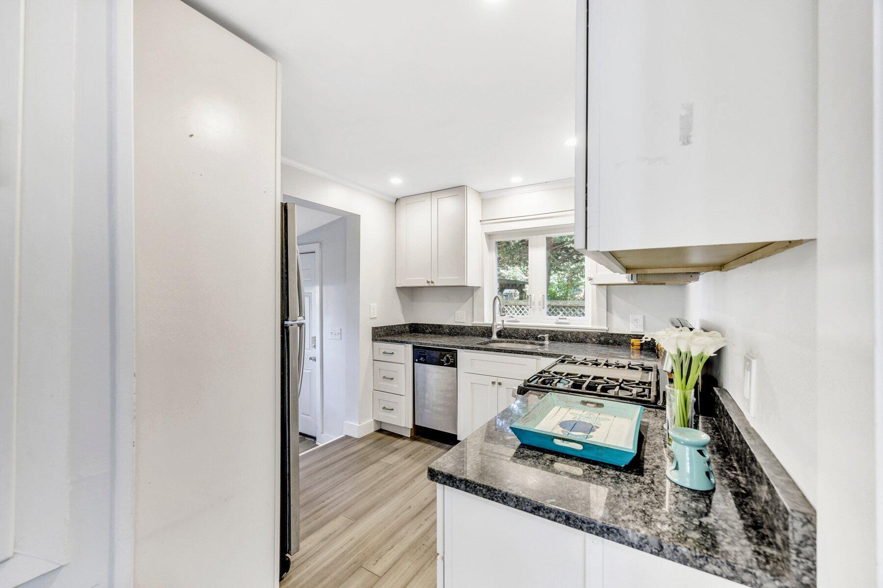 576 Strawberry Hill Road Centerville, MA 02632 - Photo 7 of 38 889A9408