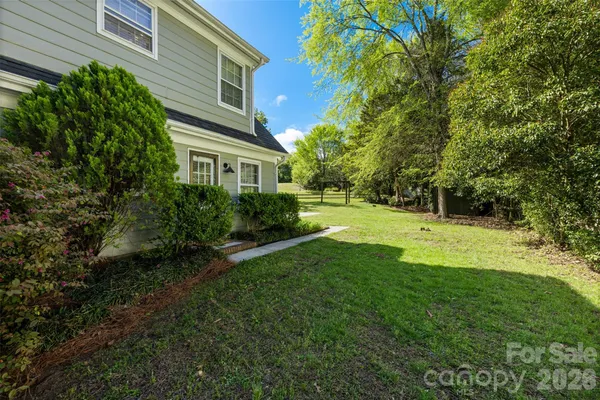 a view of a house with a backyard