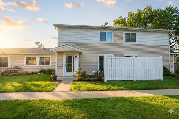 $2,200 | 1483 Cornell Court, Unit 1483, Hoffman Estates, IL 60169