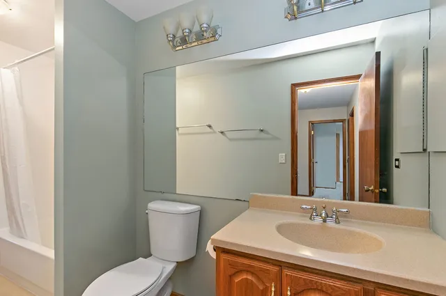 $425,000 | 745 Edenwood Drive, Roselle, IL 60172