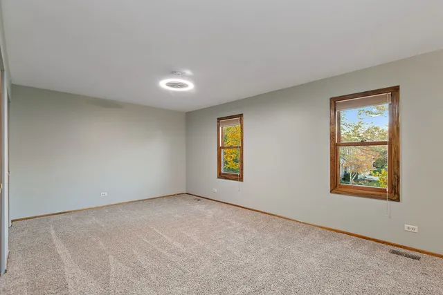 $425,000 | 745 Edenwood Drive, Roselle, IL 60172