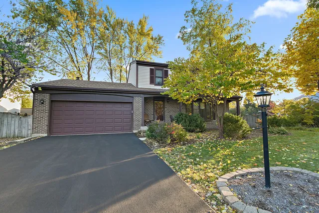 $425,000 | 745 Edenwood Drive, Roselle, IL 60172