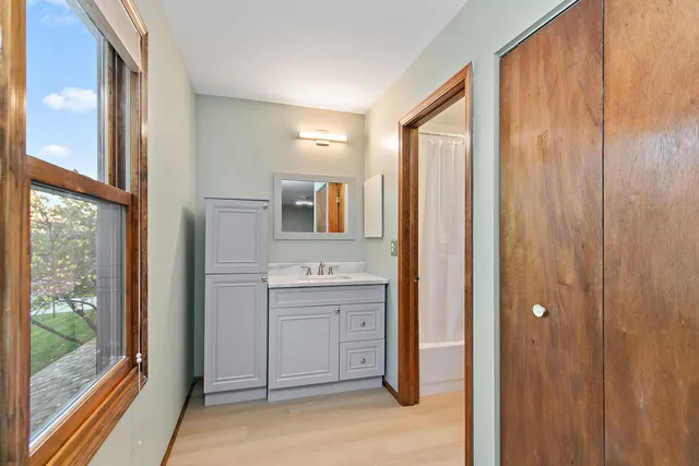 $425,000 | 745 Edenwood Drive, Roselle, IL 60172