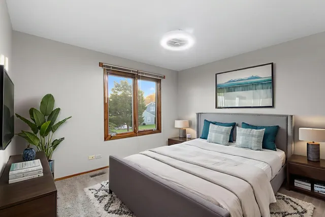 $425,000 | 745 Edenwood Drive, Roselle, IL 60172