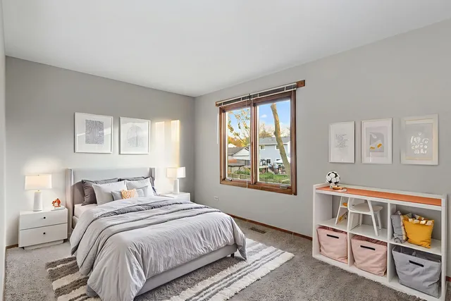 $425,000 | 745 Edenwood Drive, Roselle, IL 60172