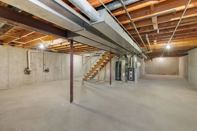 $425,000 | 745 Edenwood Drive, Roselle, IL 60172