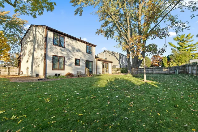 $425,000 | 745 Edenwood Drive, Roselle, IL 60172