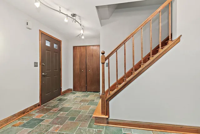 $425,000 | 745 Edenwood Drive, Roselle, IL 60172