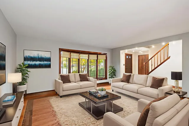 $425,000 | 745 Edenwood Drive, Roselle, IL 60172