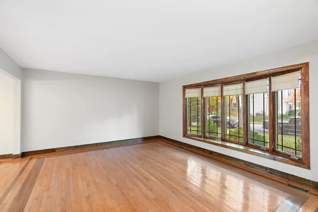 $425,000 | 745 Edenwood Drive, Roselle, IL 60172