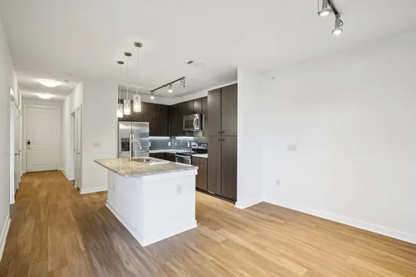 $3,200 | 1900 Barton Springs Road, Unit 5031, Austin, TX 78704