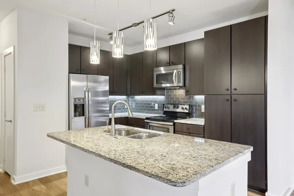 $3,200 | 1900 Barton Springs Road, Unit 5031, Austin, TX 78704