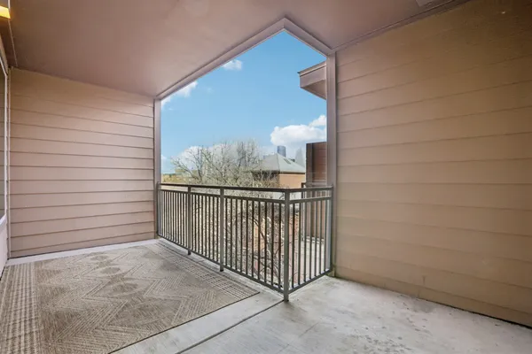 $3,200 | 1900 Barton Springs Road, Unit 5031, Austin, TX 78704