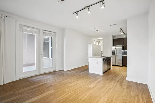 $3,200 | 1900 Barton Springs Road, Unit 5031, Austin, TX 78704