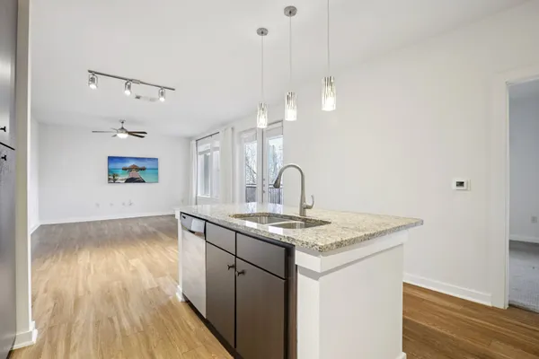 $3,200 | 1900 Barton Springs Road, Unit 5031, Austin, TX 78704